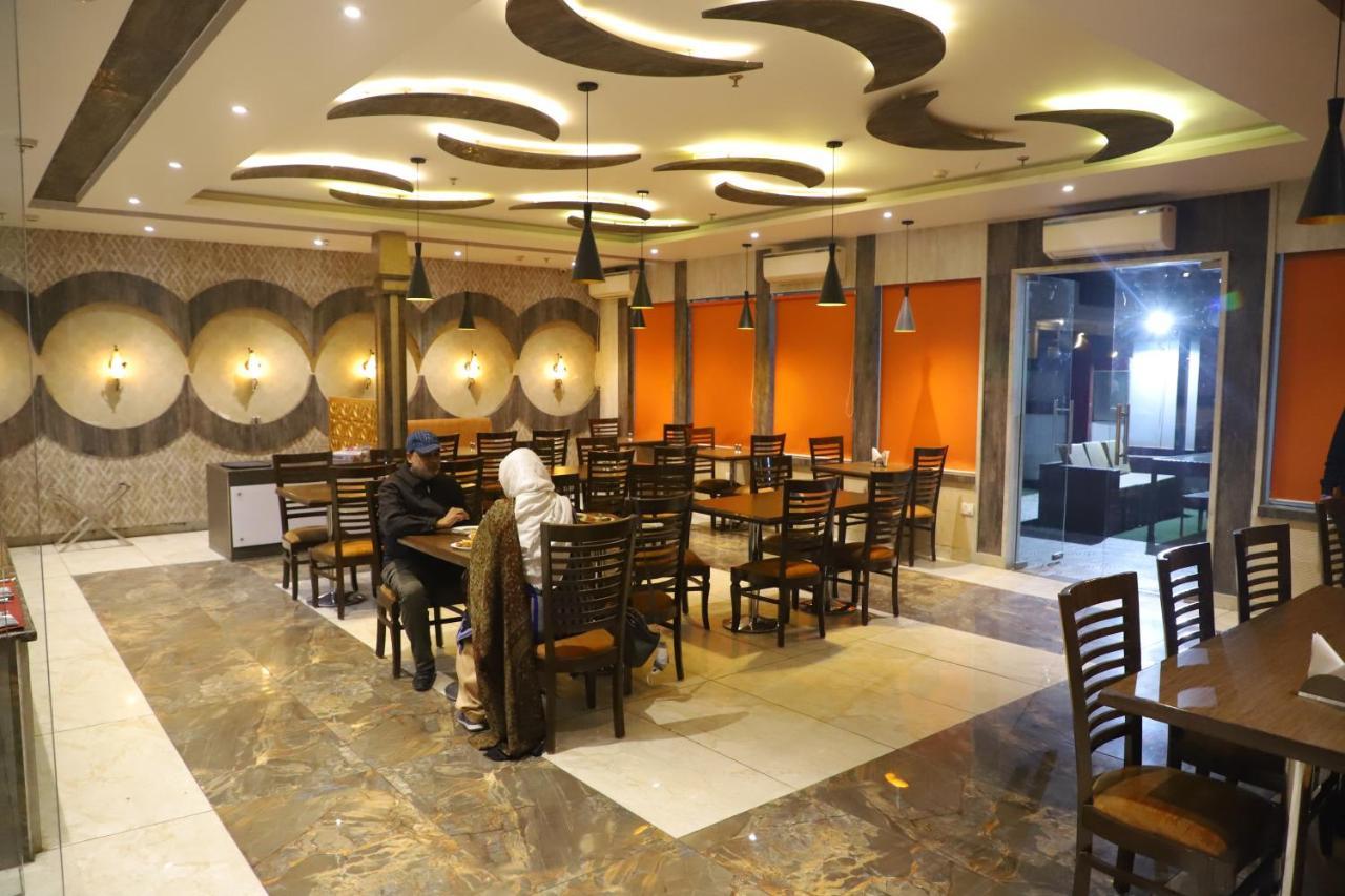 Genx Le Crescent Ghaziabad Hotel Bagian luar foto