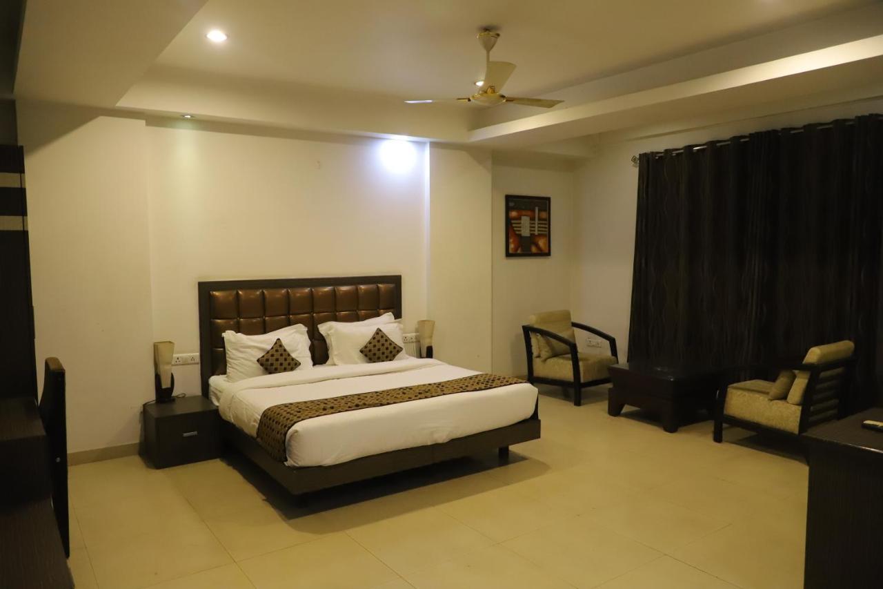 Genx Le Crescent Ghaziabad Hotel Bagian luar foto
