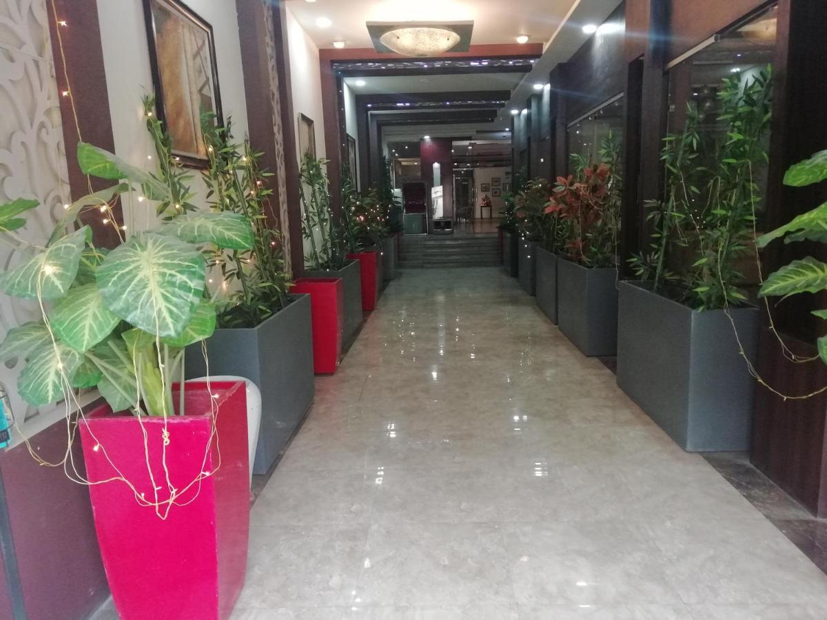 Genx Le Crescent Ghaziabad Hotel Bagian luar foto