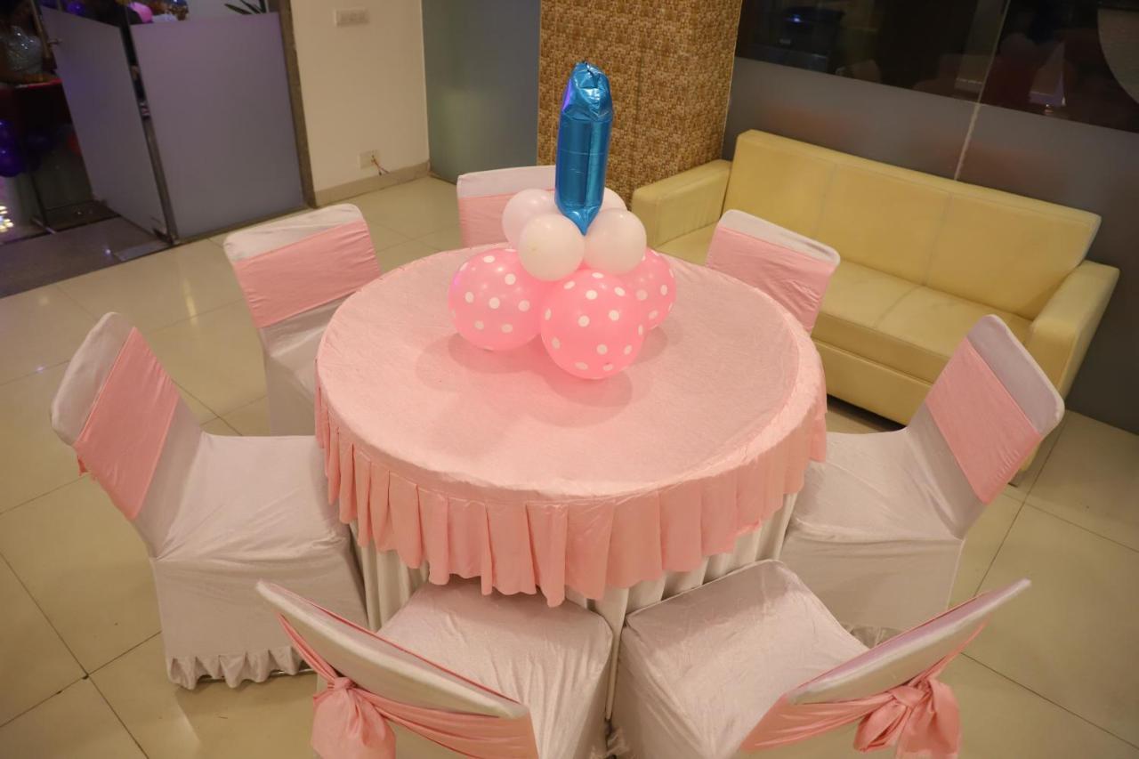 Genx Le Crescent Ghaziabad Hotel Bagian luar foto