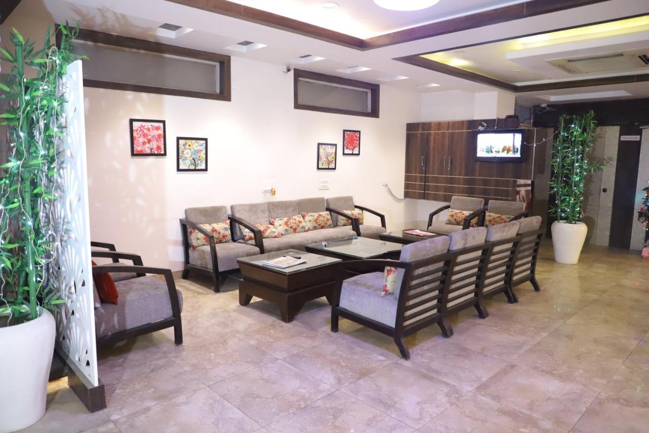 Genx Le Crescent Ghaziabad Hotel Bagian luar foto