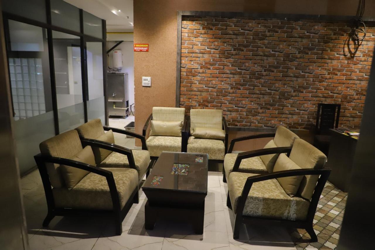 Genx Le Crescent Ghaziabad Hotel Bagian luar foto