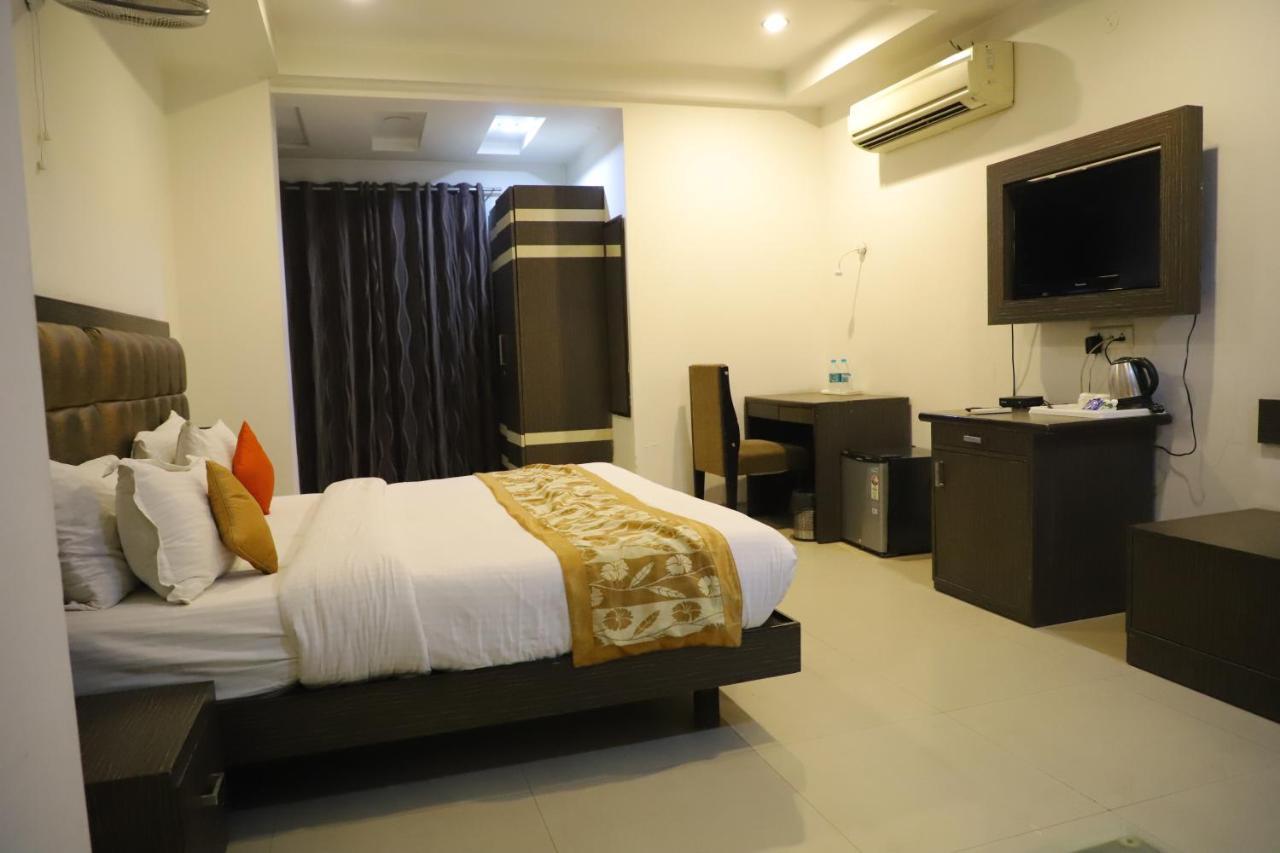 Genx Le Crescent Ghaziabad Hotel Bagian luar foto
