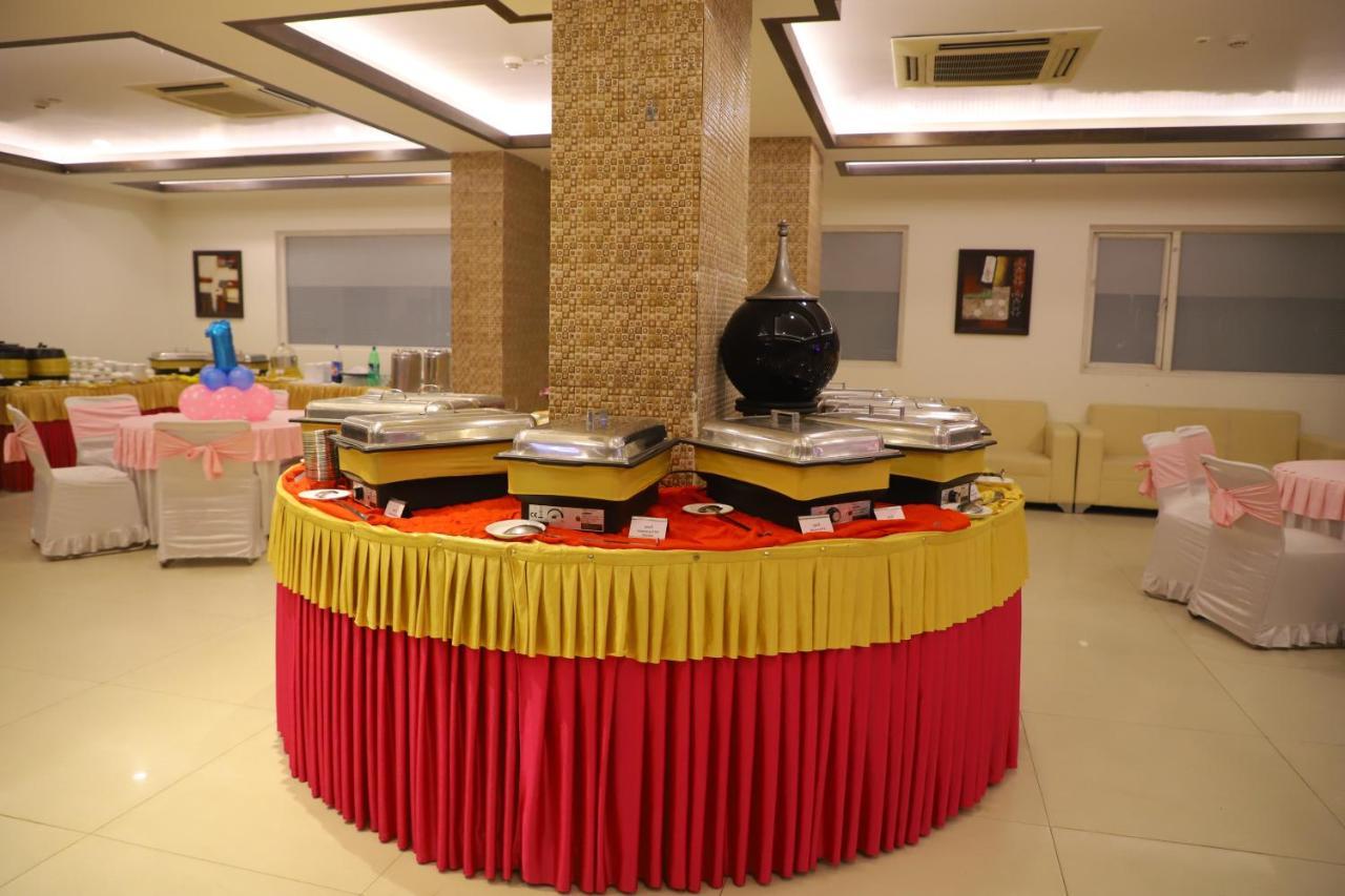 Genx Le Crescent Ghaziabad Hotel Bagian luar foto