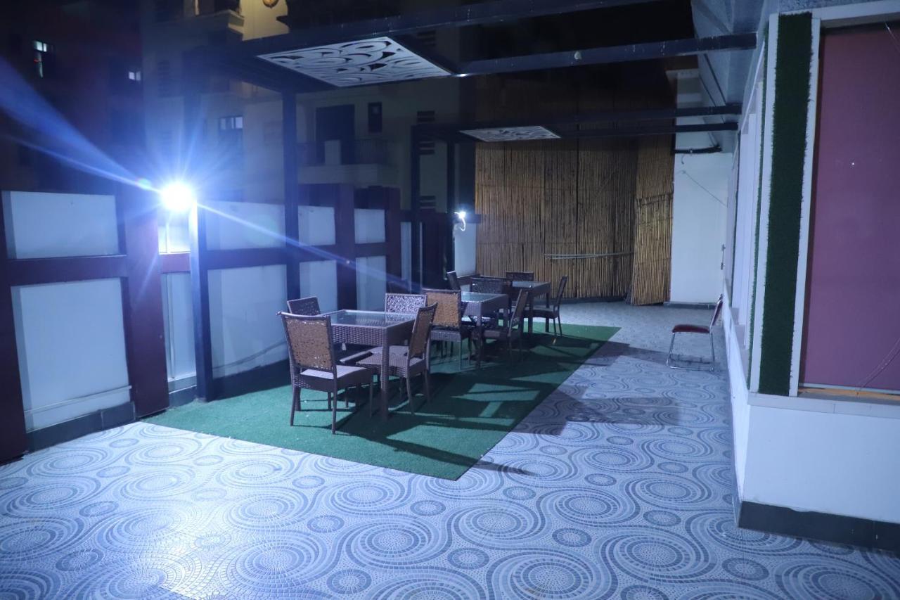 Genx Le Crescent Ghaziabad Hotel Bagian luar foto