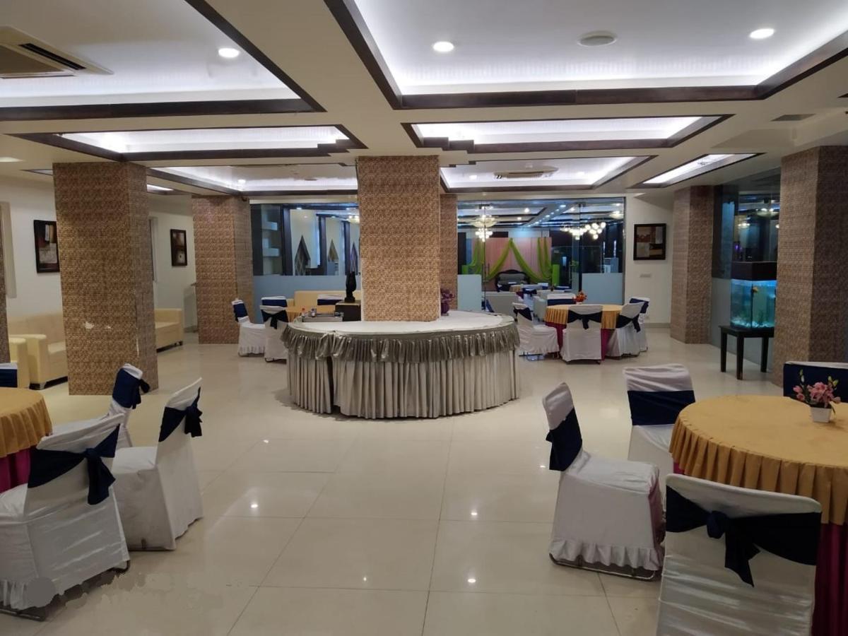 Genx Le Crescent Ghaziabad Hotel Bagian luar foto