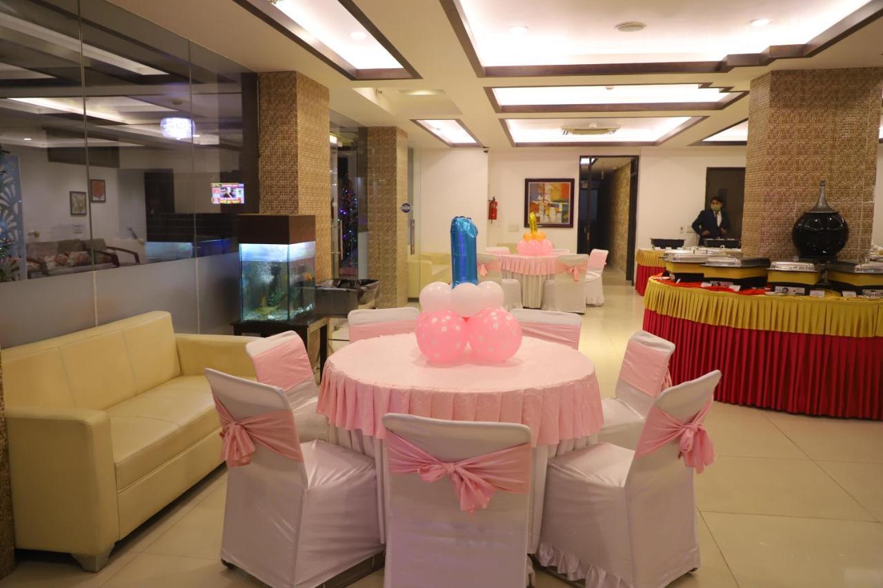 Genx Le Crescent Ghaziabad Hotel Bagian luar foto
