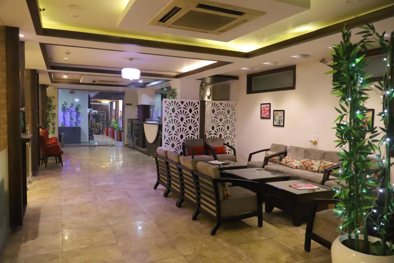 Genx Le Crescent Ghaziabad Hotel Bagian luar foto