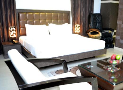Genx Le Crescent Ghaziabad Hotel Bagian luar foto