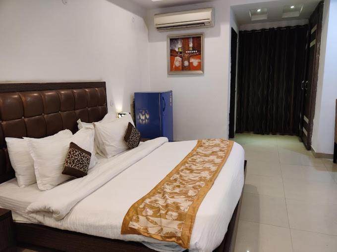 Genx Le Crescent Ghaziabad Hotel Bagian luar foto