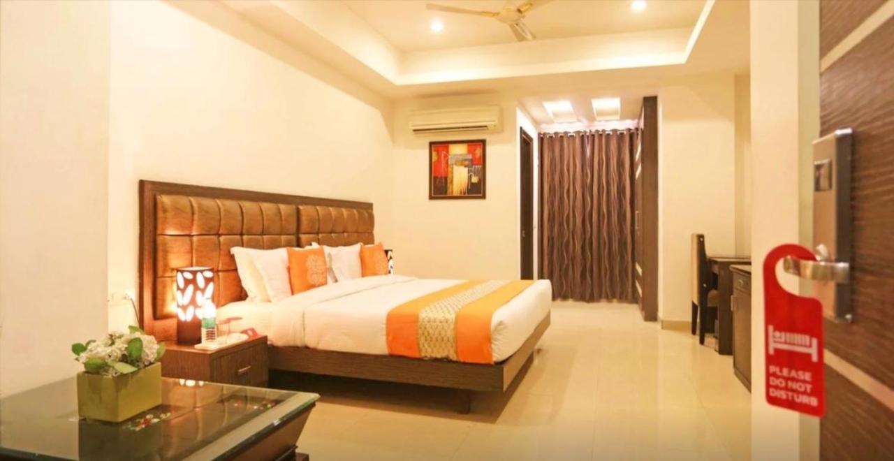 Genx Le Crescent Ghaziabad Hotel Bagian luar foto