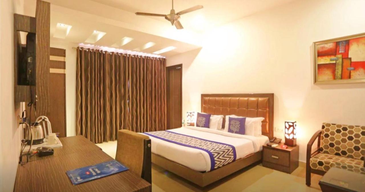 Genx Le Crescent Ghaziabad Hotel Bagian luar foto