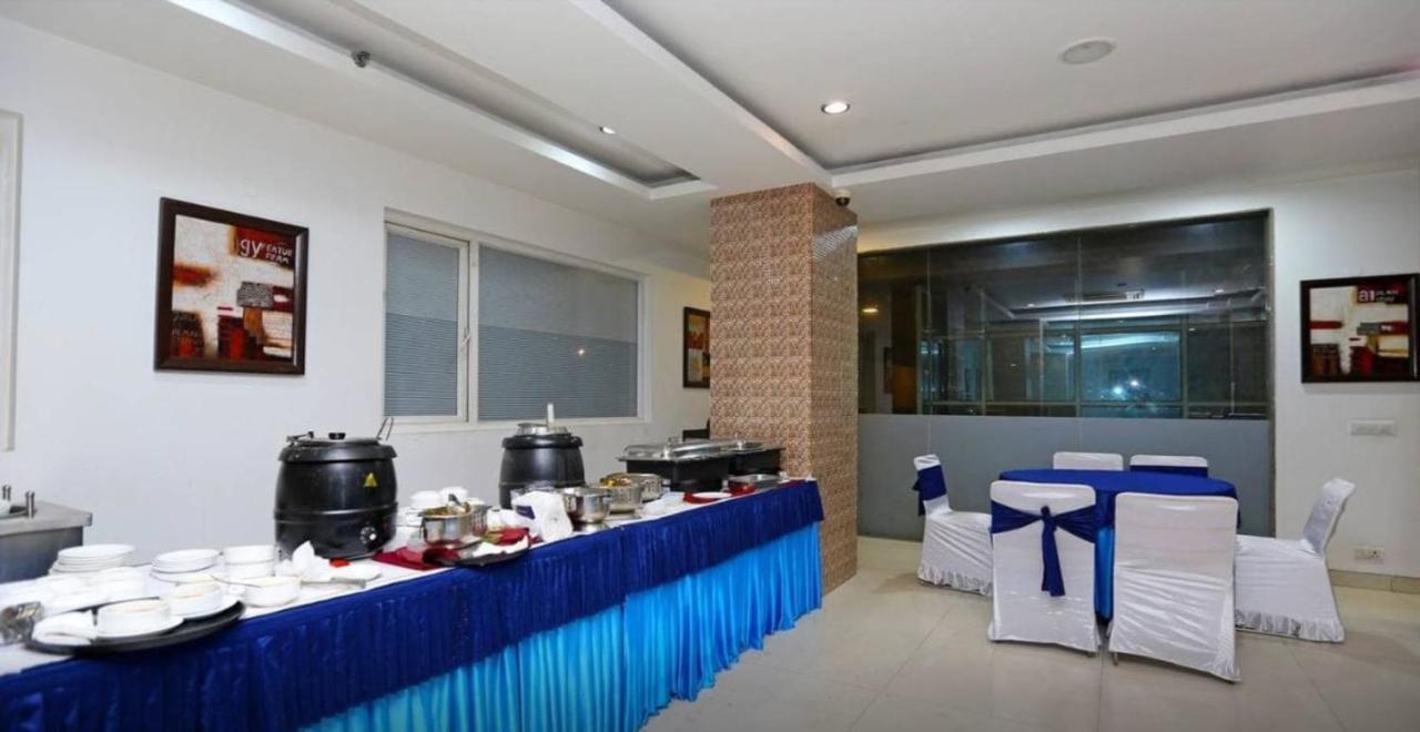 Genx Le Crescent Ghaziabad Hotel Bagian luar foto