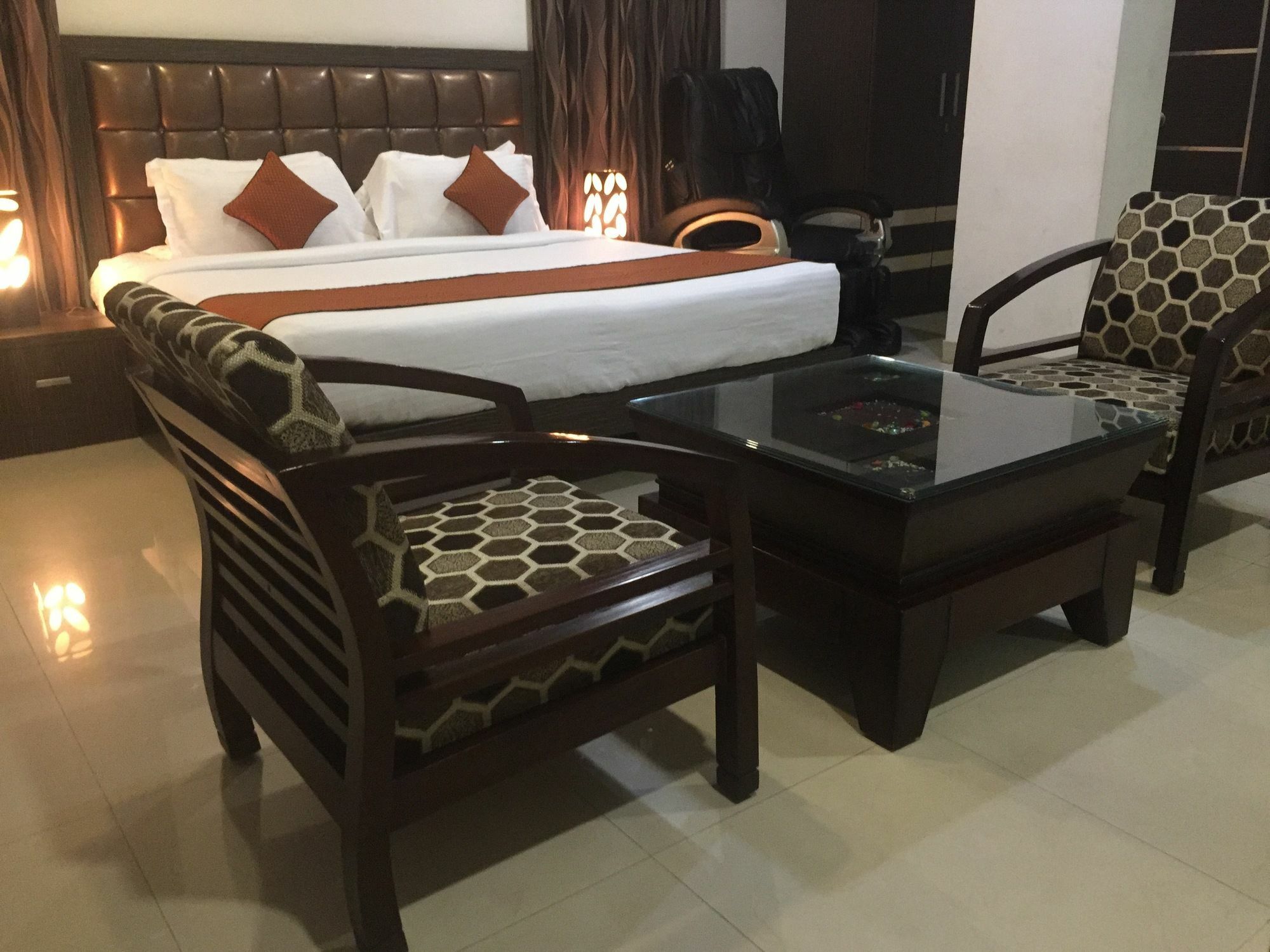 Genx Le Crescent Ghaziabad Hotel Bagian luar foto