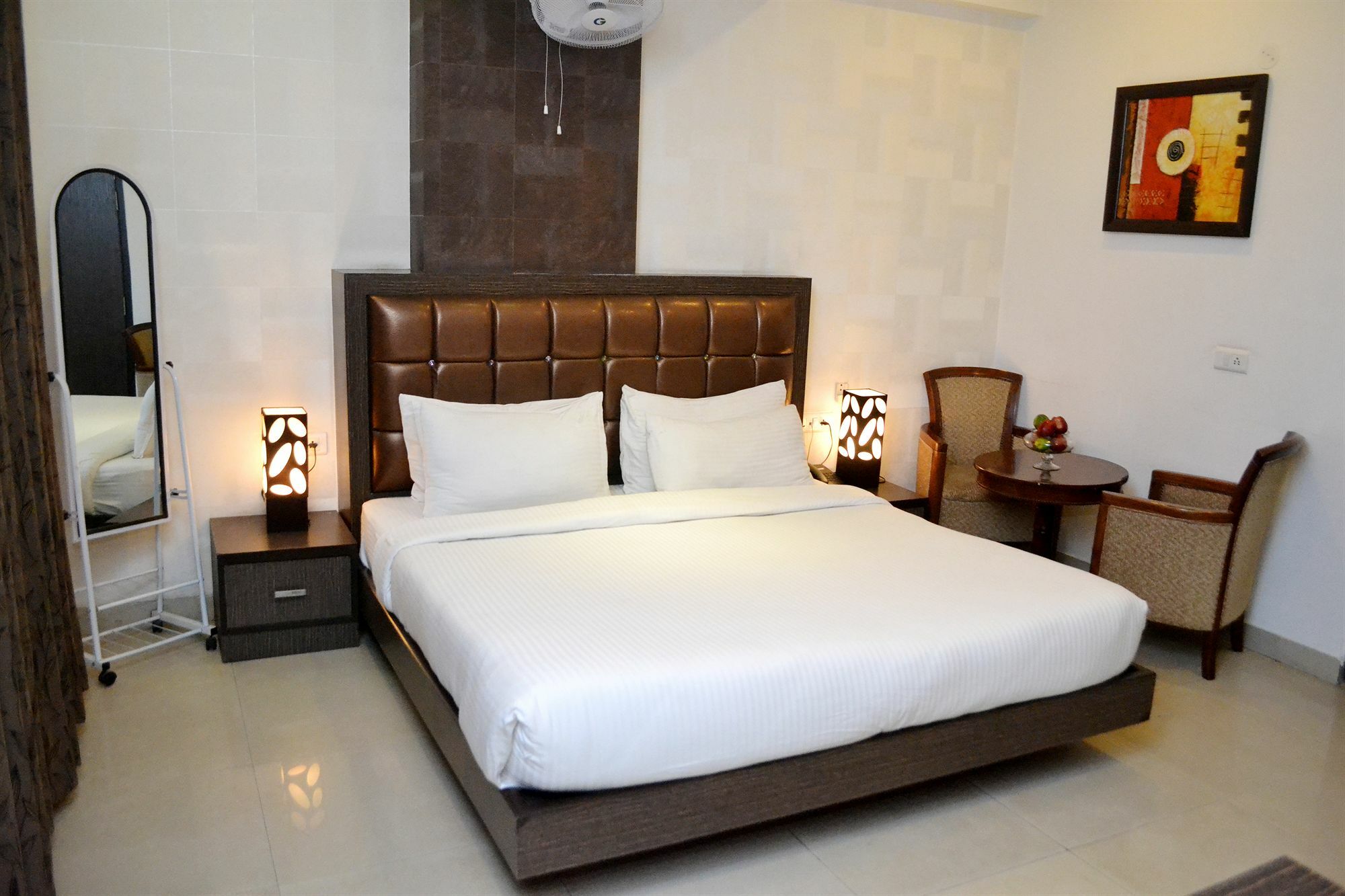 Genx Le Crescent Ghaziabad Hotel Bagian luar foto