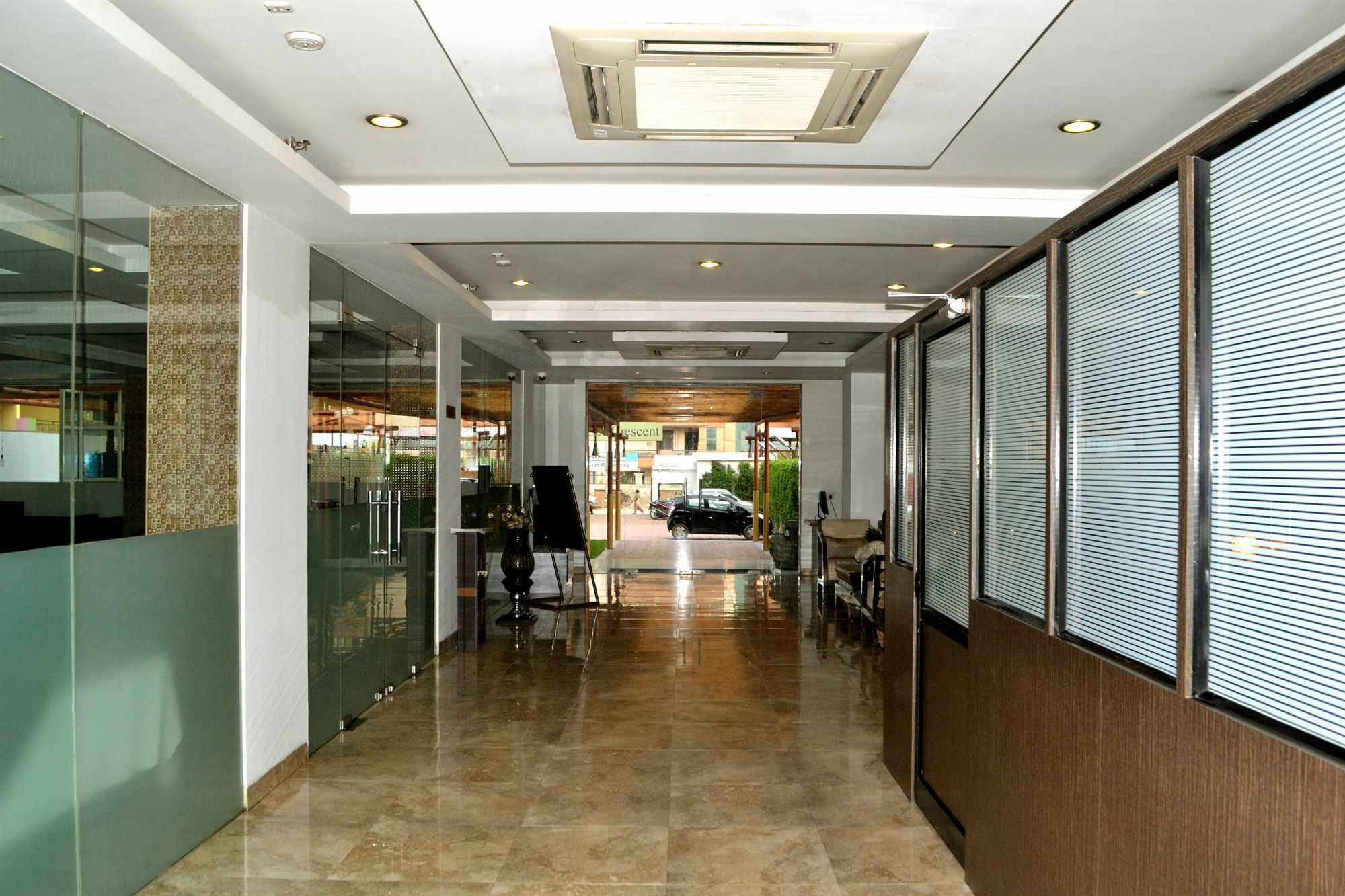 Genx Le Crescent Ghaziabad Hotel Bagian luar foto