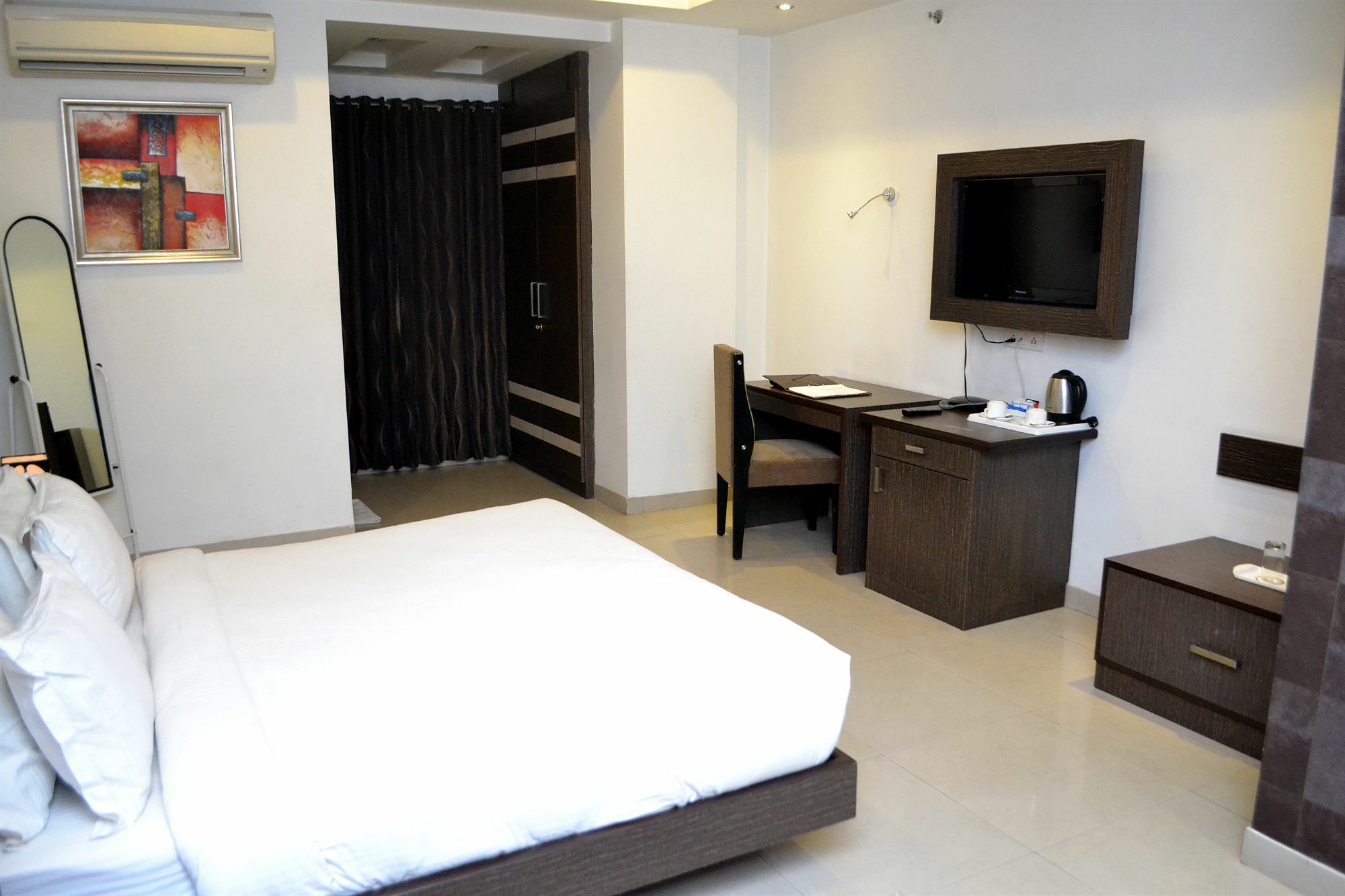 Genx Le Crescent Ghaziabad Hotel Bagian luar foto