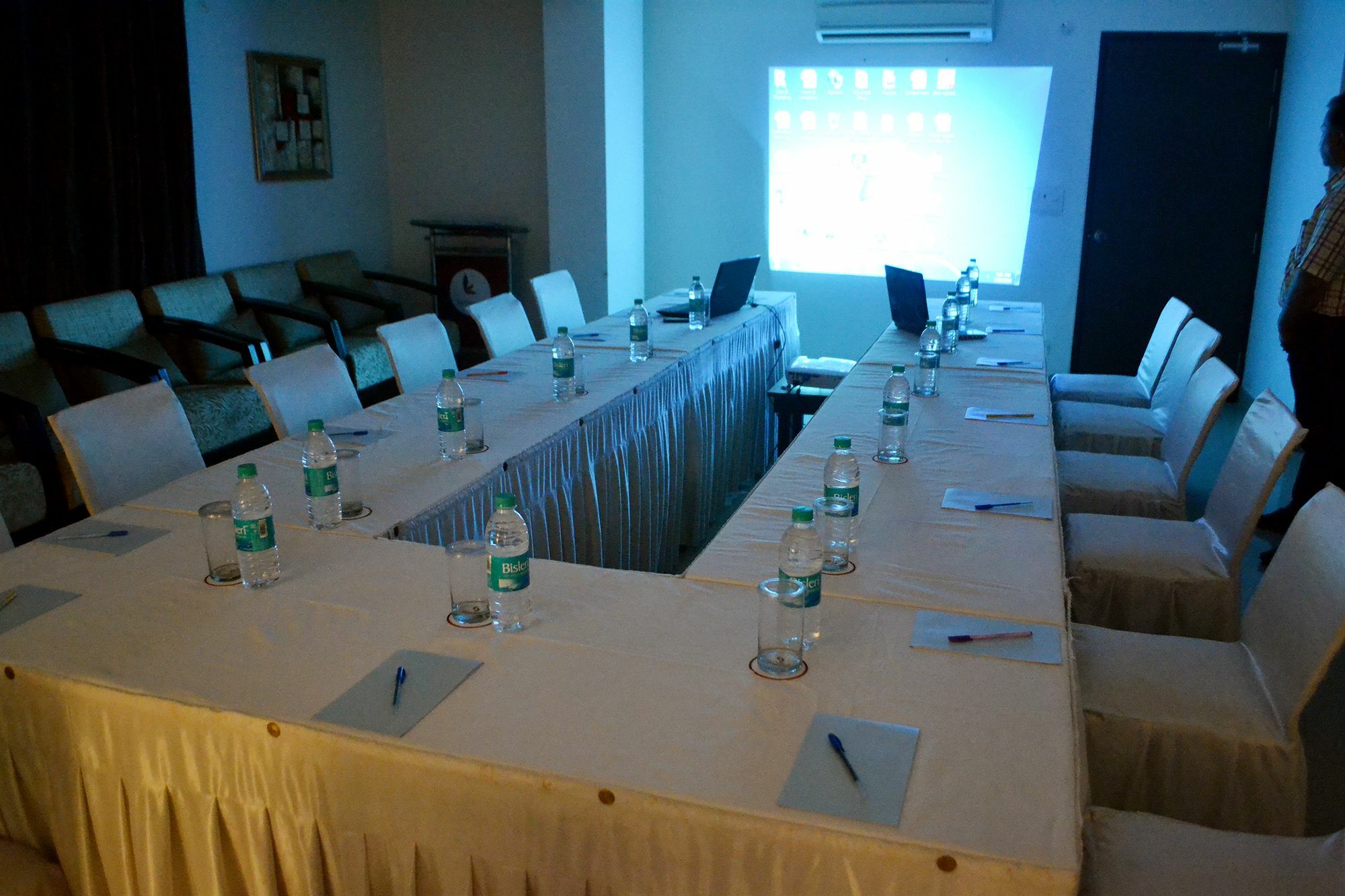 Genx Le Crescent Ghaziabad Hotel Bagian luar foto