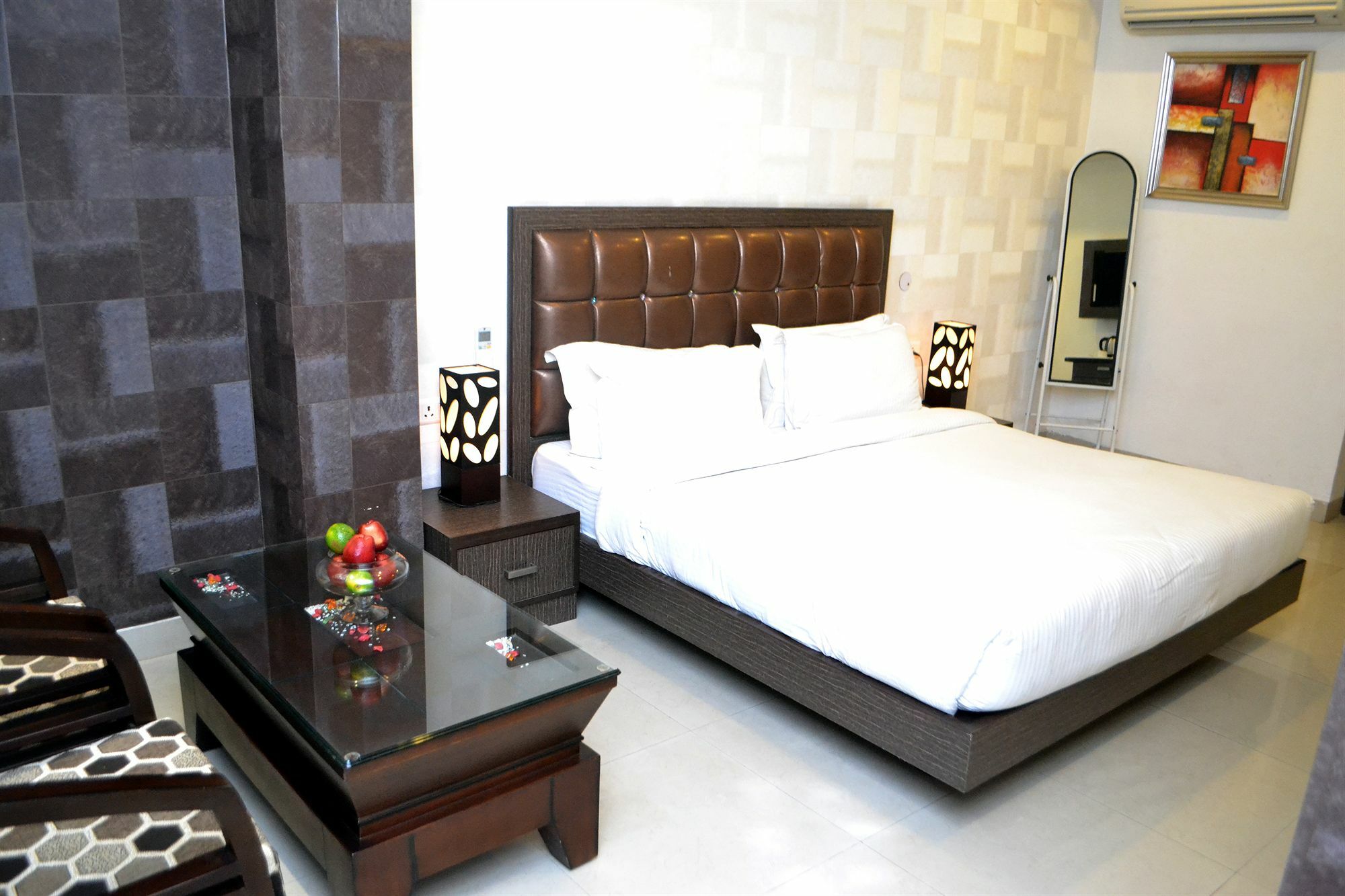 Genx Le Crescent Ghaziabad Hotel Bagian luar foto